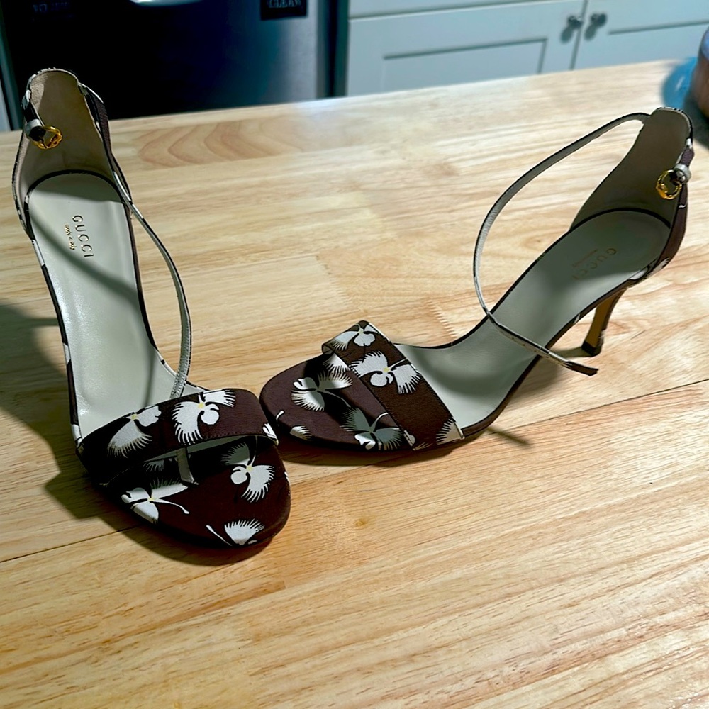 New with box Gucci heels
